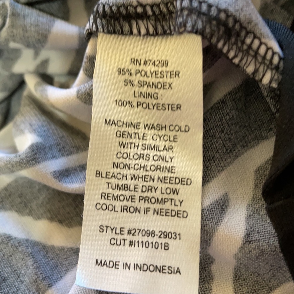 Sweet Storm Black/White S Cap Sleeve Dress Ties in the Back - Picture 13 of 14